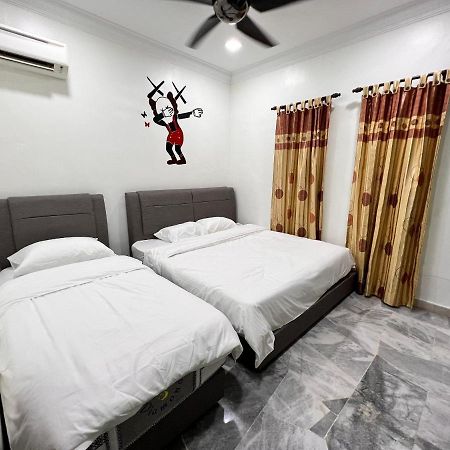 Bearbrick Homestay With Pool Port Dickson Exteriör bild