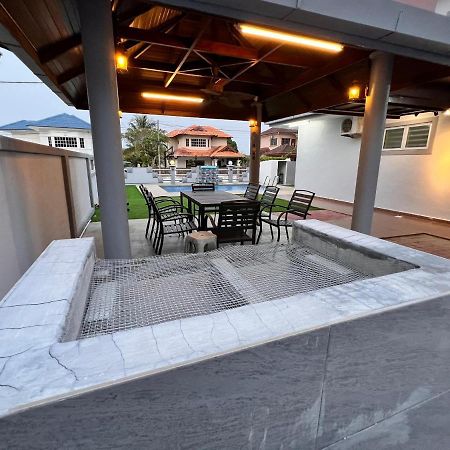 Bearbrick Homestay With Pool Port Dickson Exteriör bild