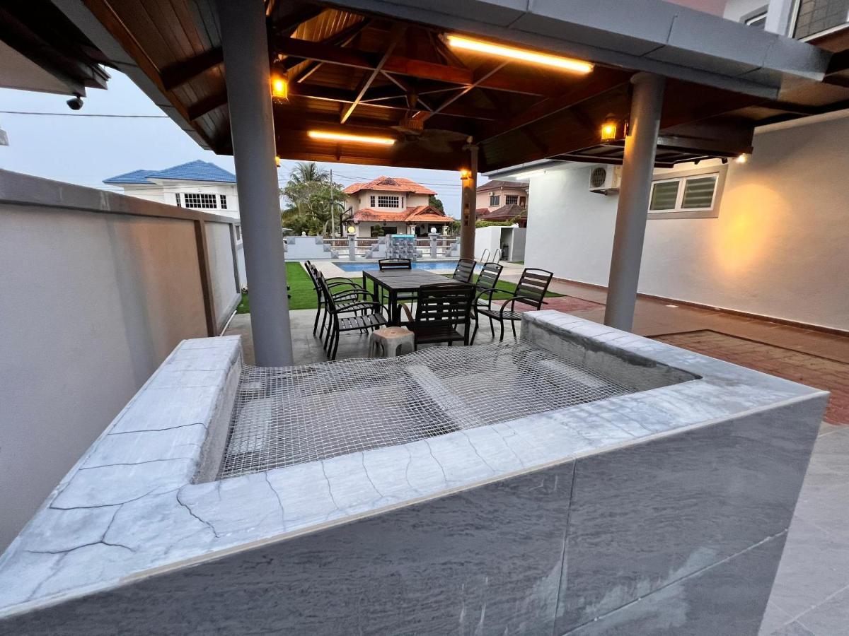 Bearbrick Homestay With Pool Port Dickson Exteriör bild