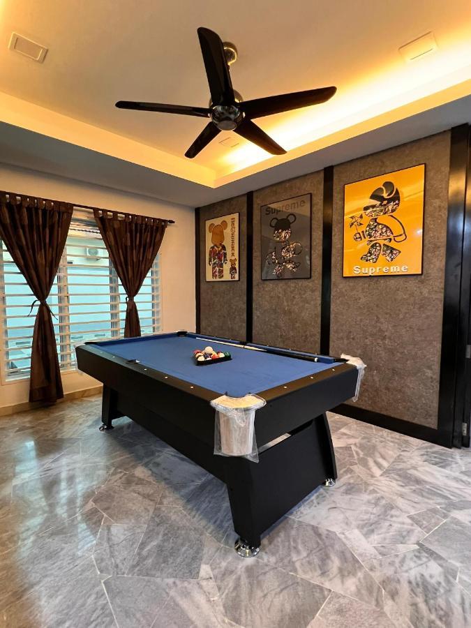 Bearbrick Homestay With Pool Port Dickson Exteriör bild