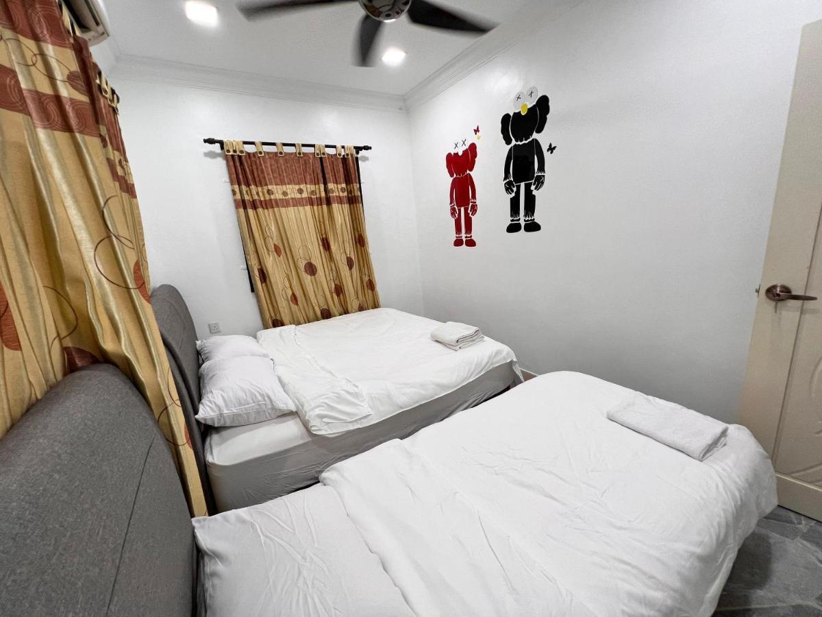 Bearbrick Homestay With Pool Port Dickson Exteriör bild