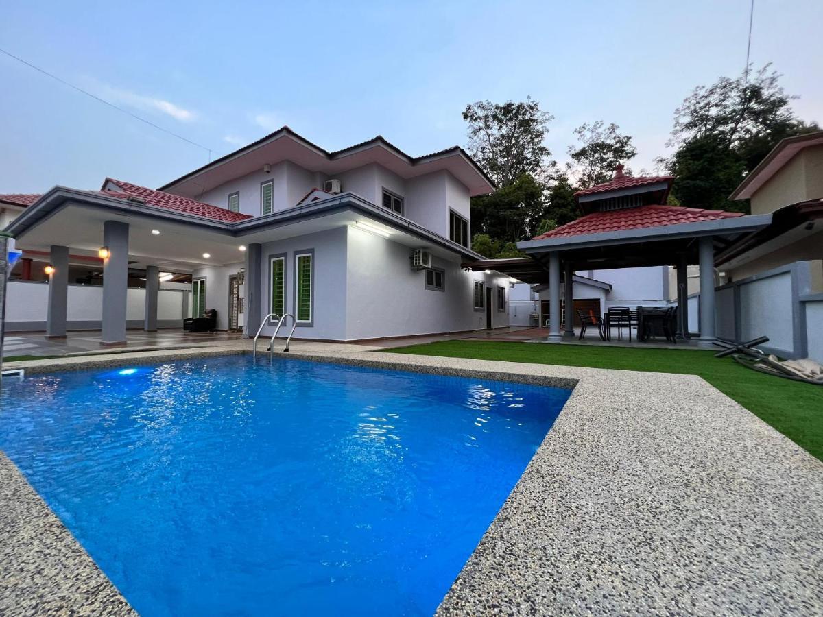 Bearbrick Homestay With Pool Port Dickson Exteriör bild