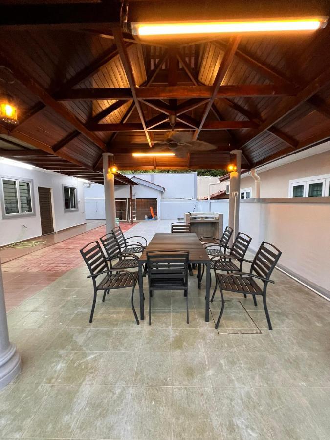 Bearbrick Homestay With Pool Port Dickson Exteriör bild